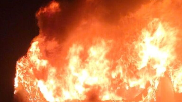 Andhra Pradesh: Private bus gutted due to short circuit, none hurt in Rajamahendravaram