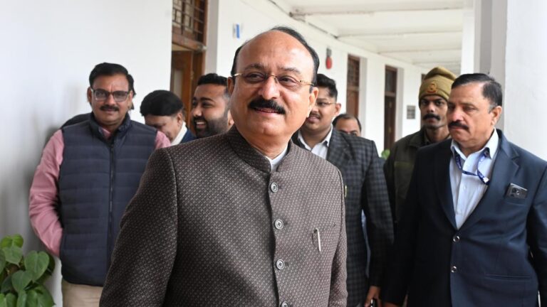 Stray dog ‘duty’ row: Sood writes to Kejriwal, seeks public apology