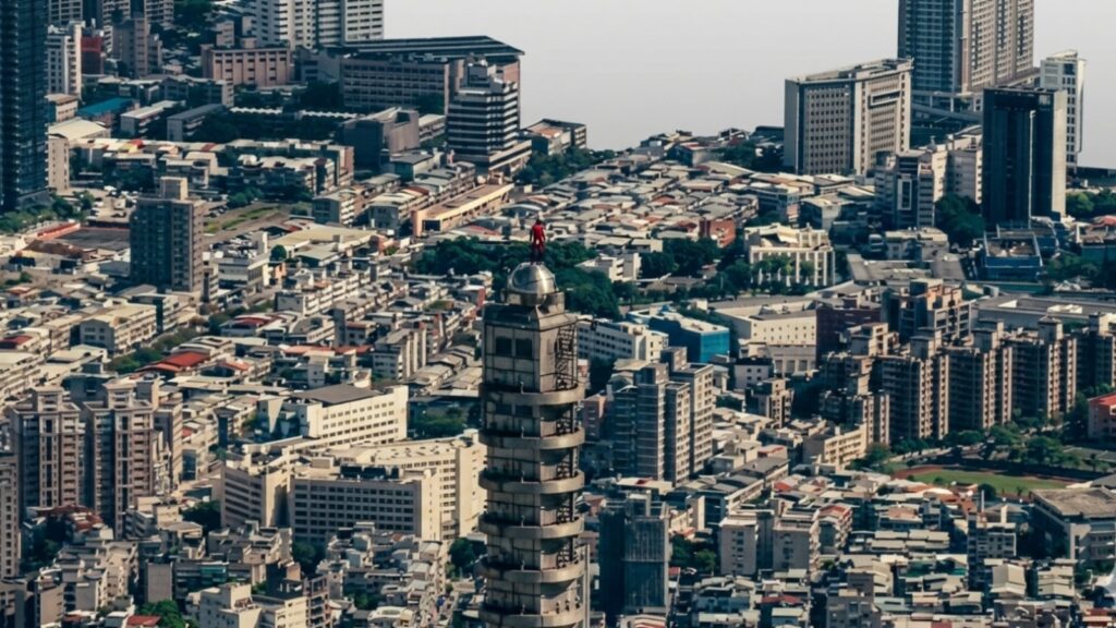 Alex Honnold climbs ‘Skyscraper’ without any safety gear