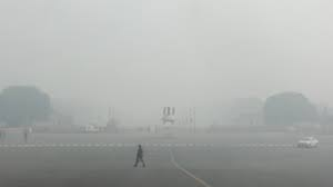 Moderate Fog Covers Delhi, Temperatures to Fall Further, Air Quality Remains Poor