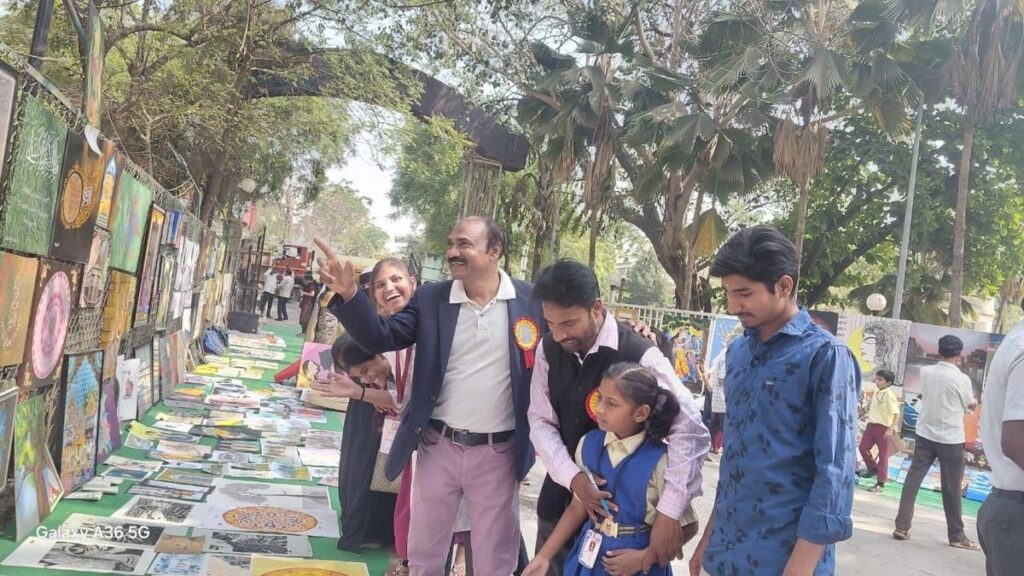 Kalyana Karnataka Chitra Santhe in Kalaburagi struggles to attract visitors, but student drawing competition shines