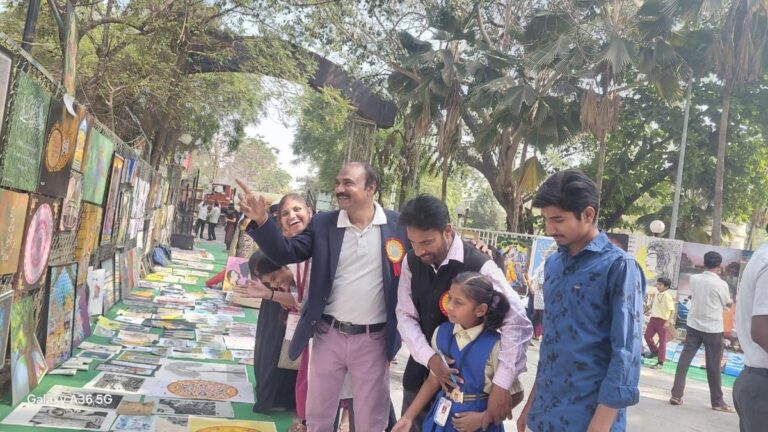 Kalyana Karnataka Chitra Santhe in Kalaburagi struggles to attract visitors, but student drawing competition shines