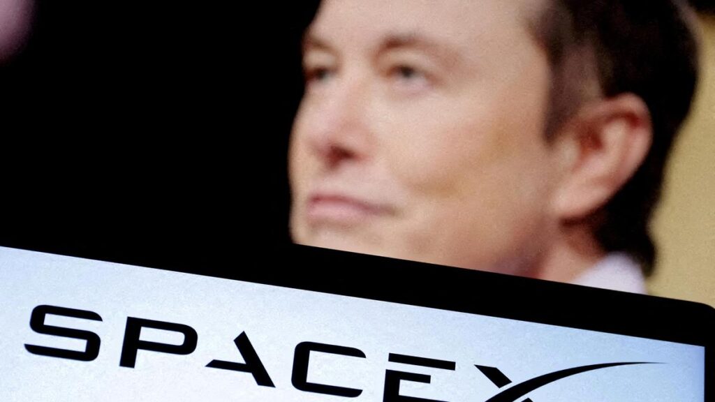 SpaceX shifts focus from Mars to Moon, Musk says