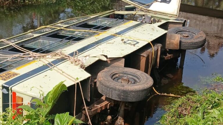 School bus carrying 23 children falls into canal in Kerala capital; all escape unhurt