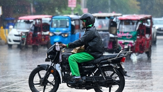 Rain lashes parts of Delhi-NCR; IMD issues orange alert| India News