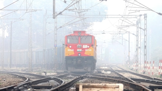 Nagpur-bound express train derails in MP, major tragedy averted due to driver's alertness| India News