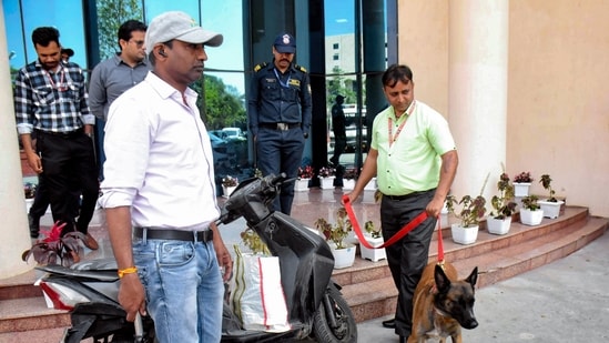 Mumbai hospital receives bomb threat via email; police launches probe| India News