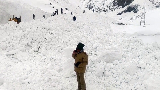 Ladakh avalanche live updates: 7 dead, 5 injured in massive avalanche near Zoji La; Srinagar-Leh highway blocked| India News