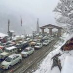 Over 1,000 vehicles stuck at Atal Tunnel stretch after heavy snowfall in Manali| India News