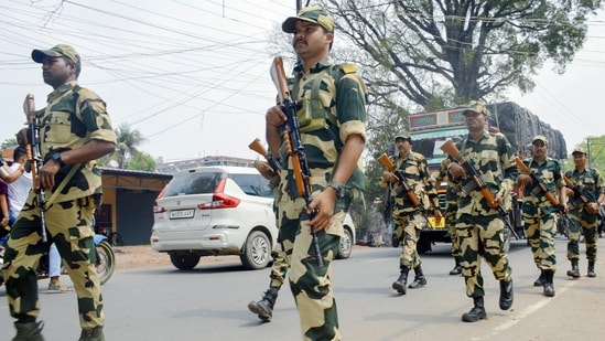 ECI removes 7 CAPF officers from West Bengal for attending Iftar party during poll deployment| India News