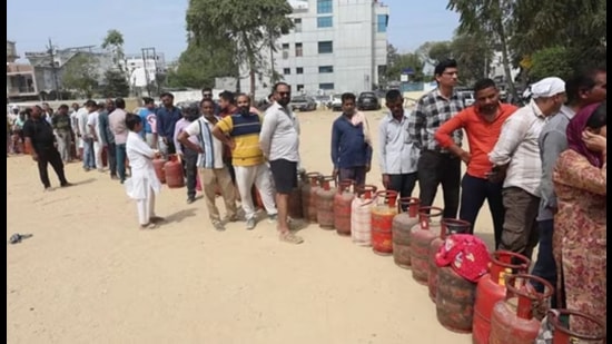 Govt asks domestic cooking gas consumers to get e-KYC done through Aadhaar| India News