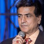 ‘Every newcomer tried to be him’: When Waheeda Rehman paid tribute to Jeetendra at Screen Awards