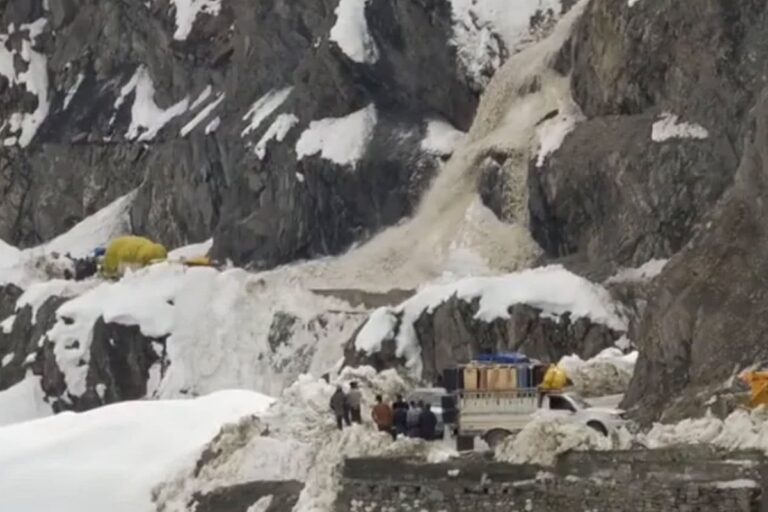 7 Killed, 5 Injured In Avalanche At Zojila Pass