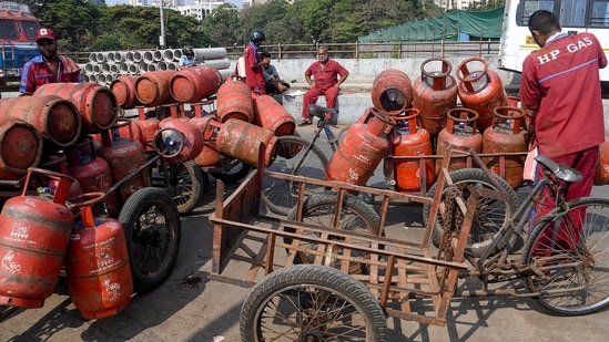 Delhi HC canteen stops serving main course, cites ‘unavailability’ of LPG cylinders| India News