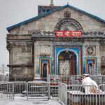 Heavy snowfall in Uttarakhand's Chamoli; white blanket engulfs Badrinath Dham| India News
