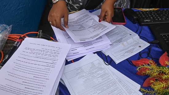 Bengali migrants in New Delhi rush home amid voter list fears ahead of West Bengal polls| India News