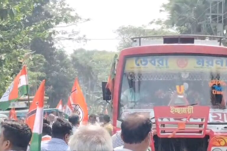 TMC cleared the road for BJP's bus, clearing traffic jams