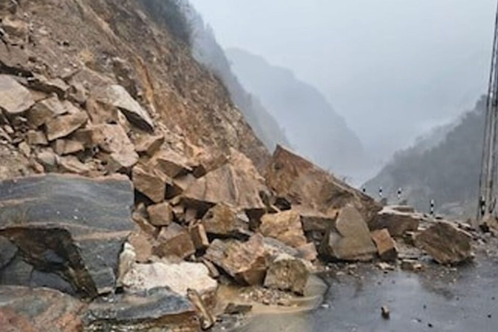 North Sikkim hit by landslide due to heavy rains, 200 tourists rescued
