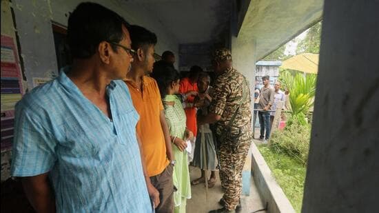 Polling underway in Bengal; West Midnapore records highest turnout, Malda lowest| India News