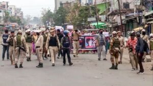 21 injured in fresh clashes in Manipur's Bhishnupur, two vehicles set ablaze| India News