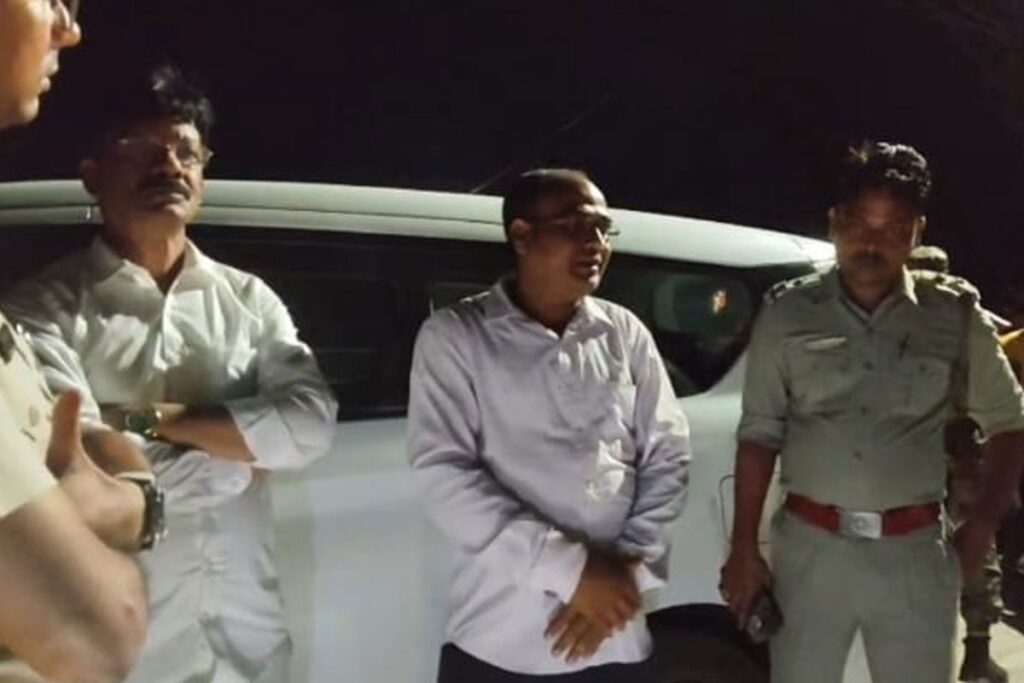 West Bengal Assembly Election: Two BJp leader detain in Hingalganj for distributing money