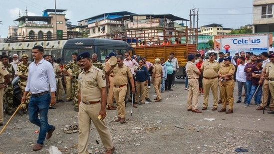 Roadside well unnoticed, car drives into it, 9 of family killed: Videos show freak Nashik accident aftermath| India News