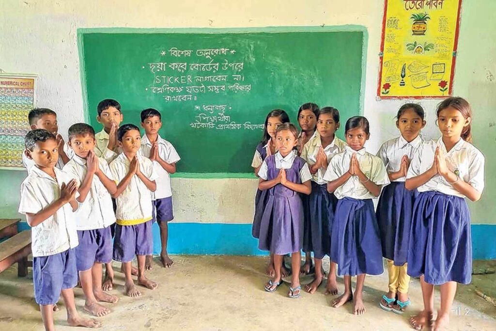 West Bengal Assembly Election: school stundets of Purulia urge ECI not to stick posters in blackboard