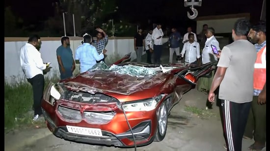 Prominent advocate in Andhra HC dies after concrete mixer flattens luxury car| India News