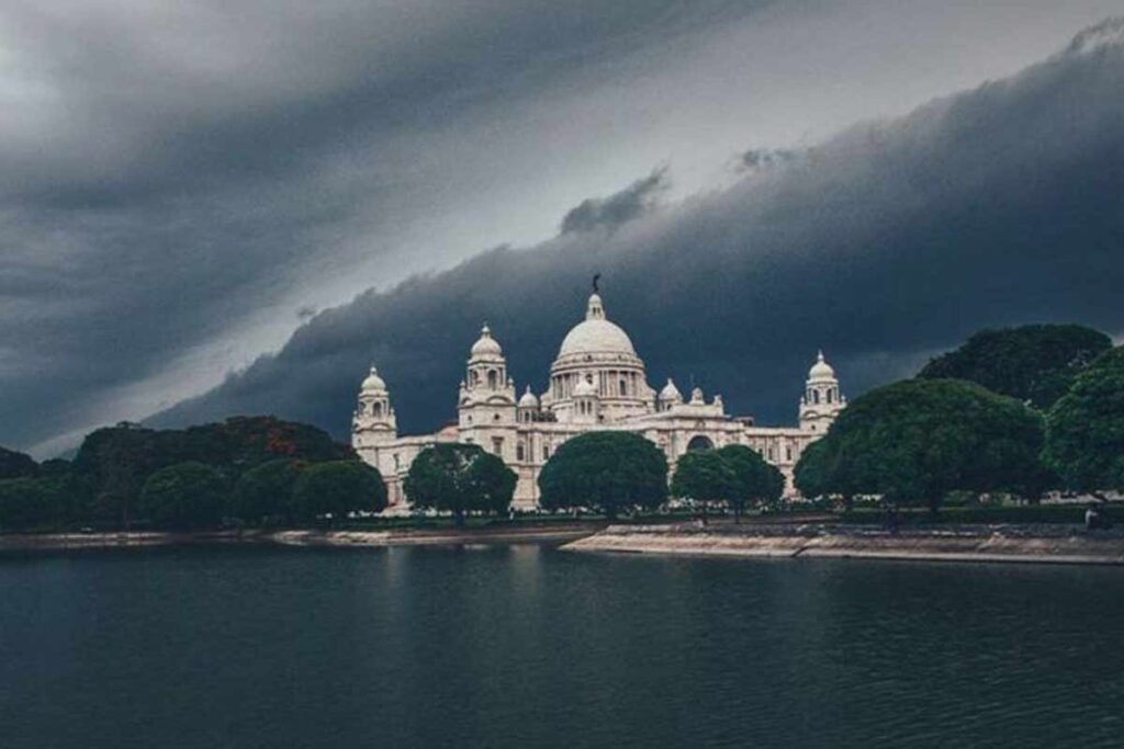 Weather Update: Heavy rain in North Bengal, storm likely in Kolkata