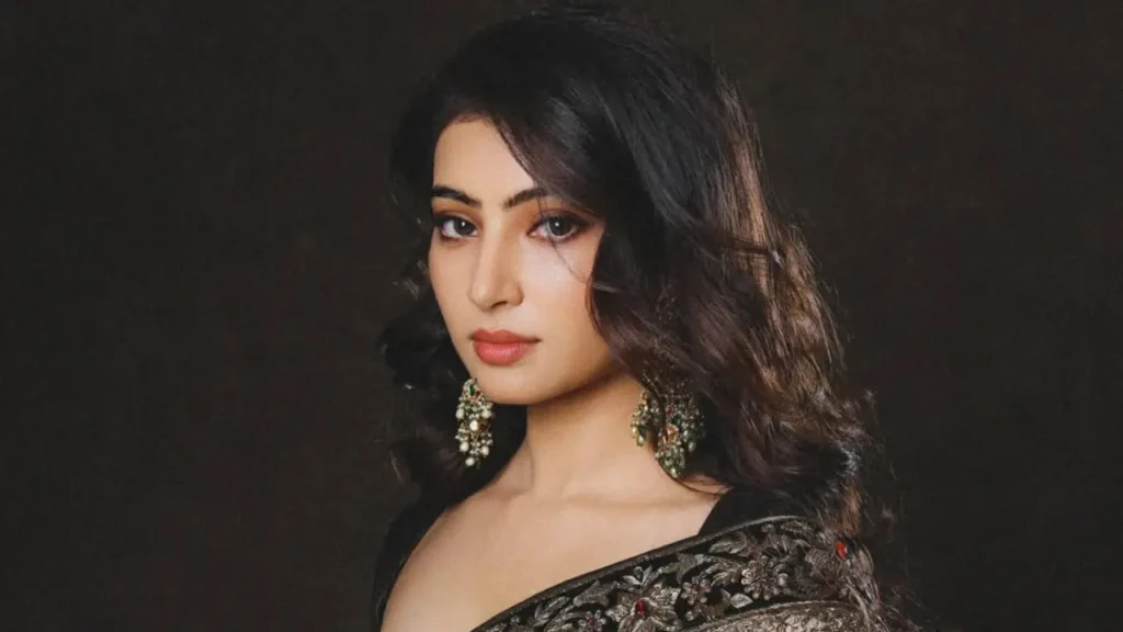 Watch- Sara Arjun seeks blessings at Mahakaleshwar temple in Ujjain, watch