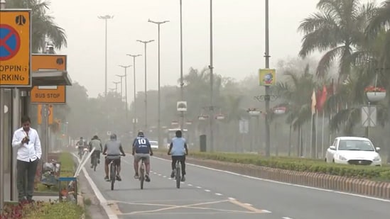 Visibility down, dust, cloudy skies take over Delhi; rain likely till tomorrow| India News