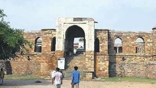 Experts debate conservation approach under Sultan Ghari revival plan