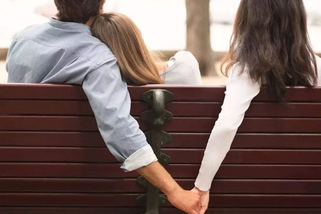 5 signs your husband is having an Extra Marital affair
