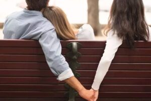 5 signs your husband is having an Extra Marital affair