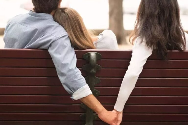 5 signs your husband is having an Extra Marital affair