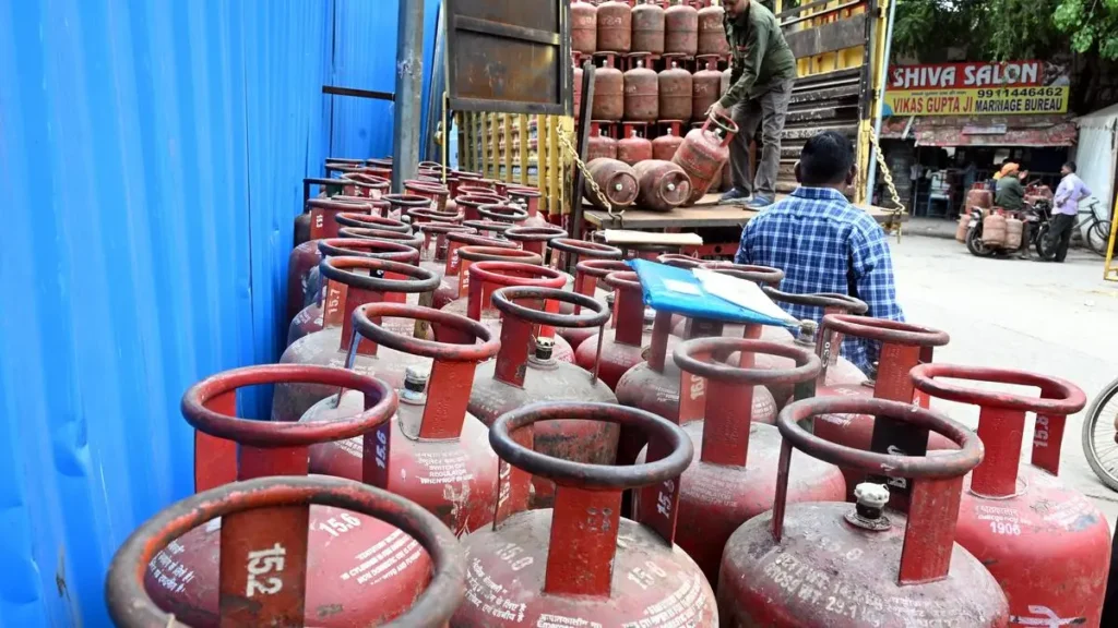 Textile Ministry moves to shield clusters from West Asia gas supply shocks - The HinduBusinessLine