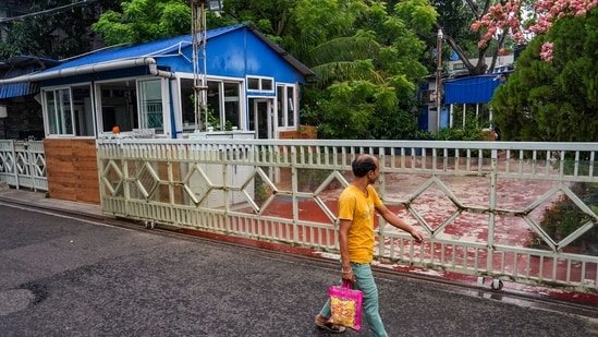 BJP supporters celebrate with Modi cutout outside TMC chief's house, shout ‘Jai Shri Ram’, ‘chor Mamata’ slogans