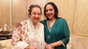 Saira Bano recalls being mesmerised by Hema Malini's beauty