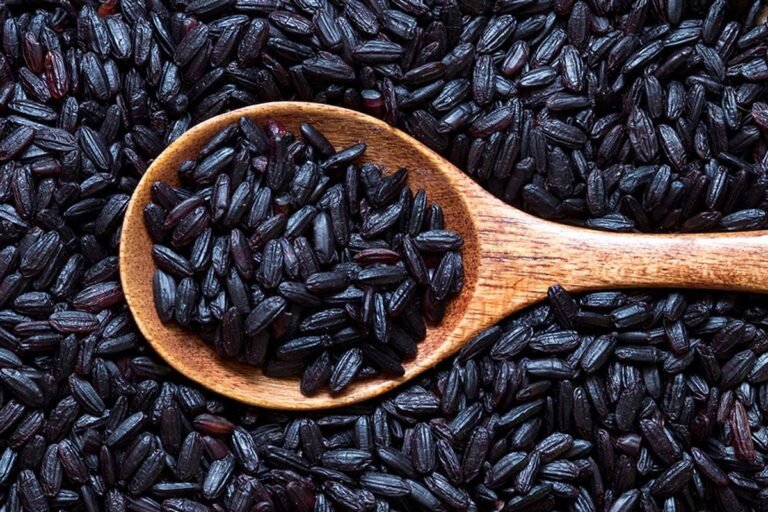 benefits of adding 5 black superfoods in daily diet
