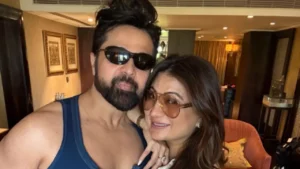 Himesh Reshammiya showers love on wife Sonia Kapoor on wedding anniversary