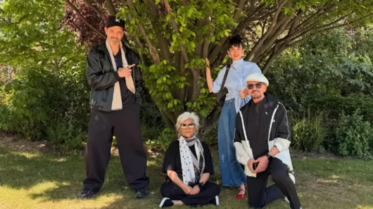 Saba Azad joins beau Hrithik Roshan's family vacation in France